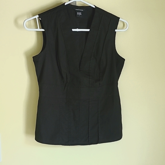 Black sleeveless blouse with snap closures. Size small - Picture 2 of 8